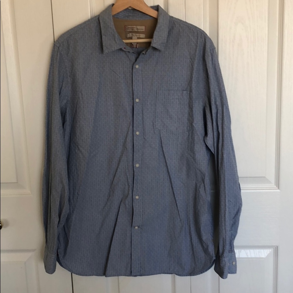 Tailored shirt from BR with cool red details